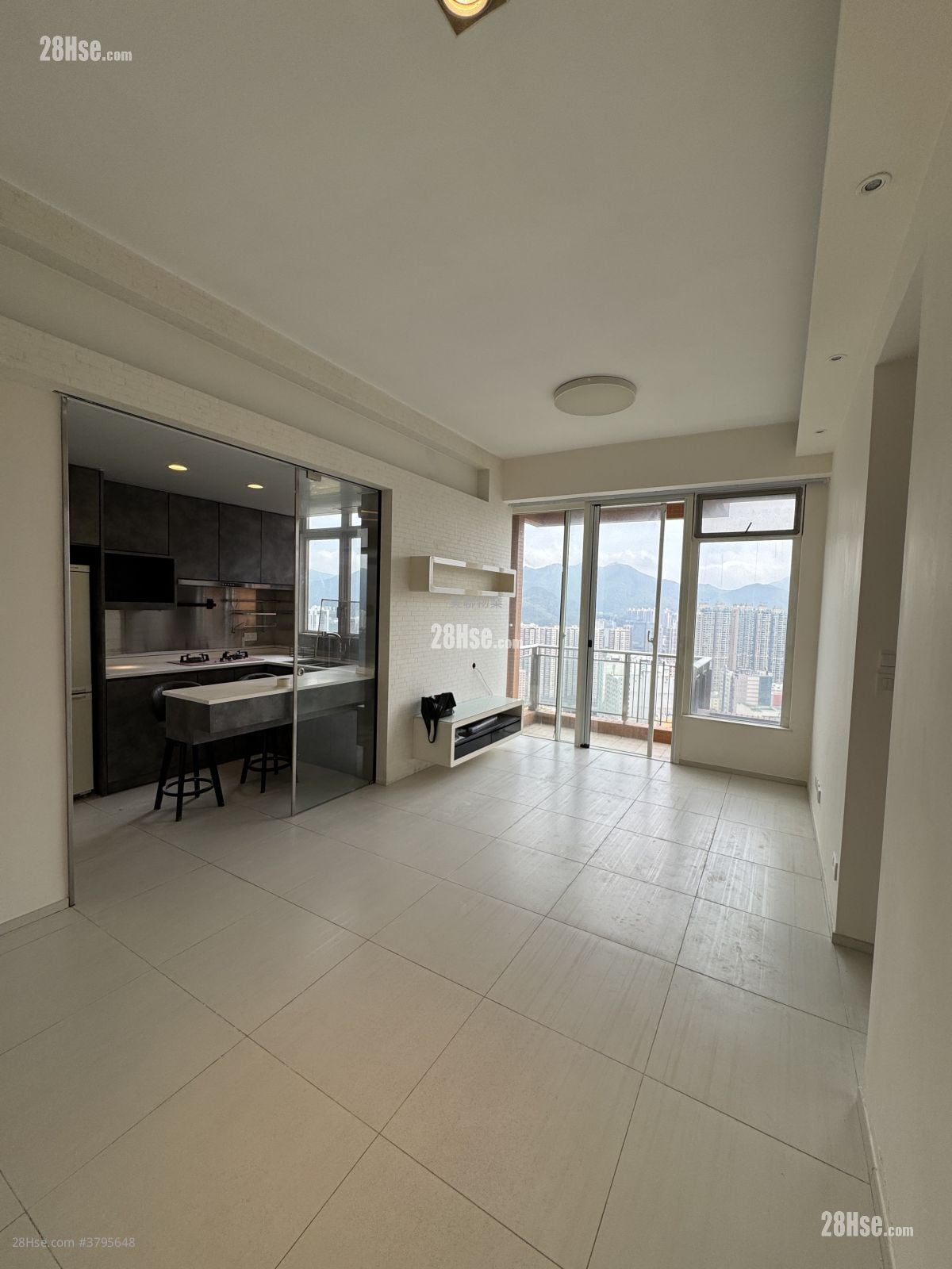 厅: 晋名峰 租盘 2 房 , 1 浴室 568 平方尺