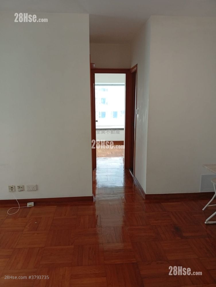 living room: Metro Harbour View Sell 2 Bedrooms , 1 Bathroom 415 ft²