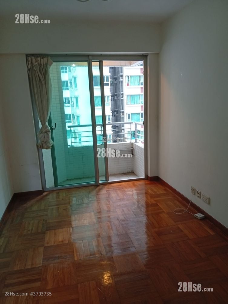 living room: Metro Harbour View Sell 2 Bedrooms , 1 Bathroom 415 ft²