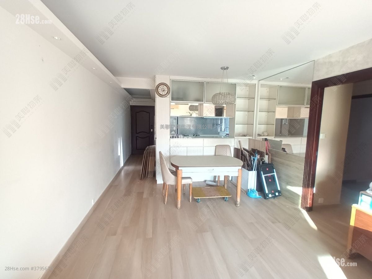 毕架山花园 售盘 3 房 809 平方尺