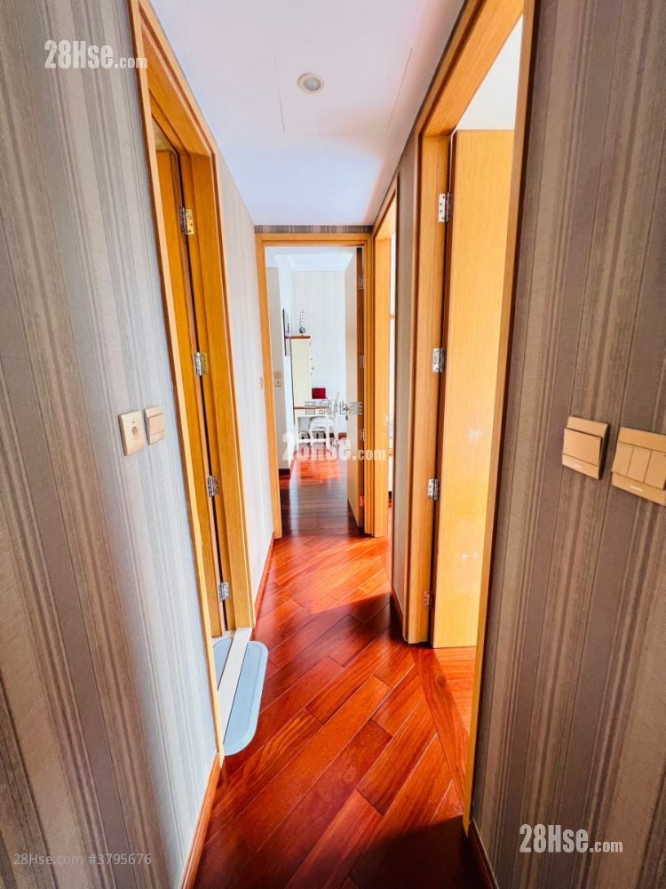 Avignon Sell 5+ Bedrooms , 4 Bathrooms 1,646 ft²