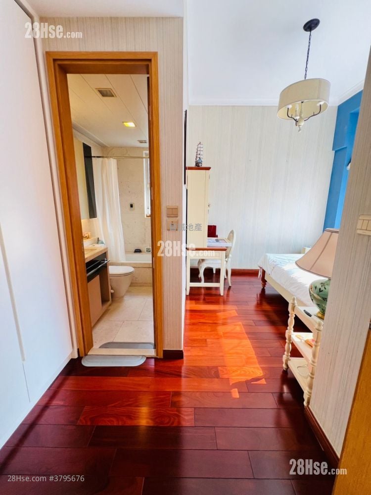 Avignon Sell 5+ Bedrooms , 4 Bathrooms 1,646 ft²