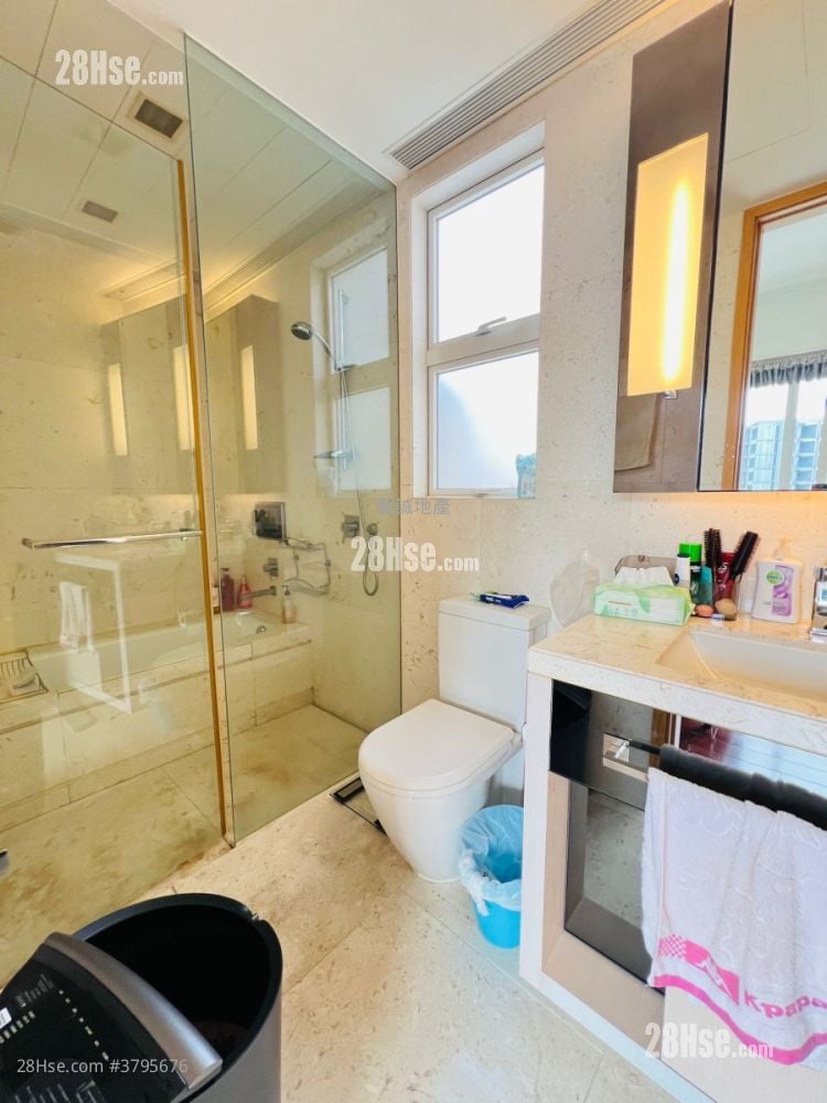 Avignon Sell 5+ Bedrooms , 4 Bathrooms 1,646 ft²