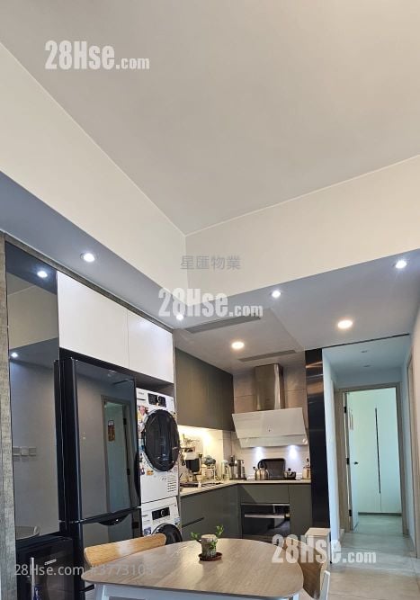 Royal Peninsula Sell 2 Bedrooms , 1 Bathroom 592 ft²