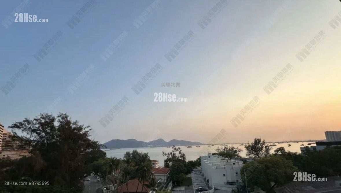 Gold Coast Bay Sell 2 Bedrooms , 1 Bathroom 417 ft²