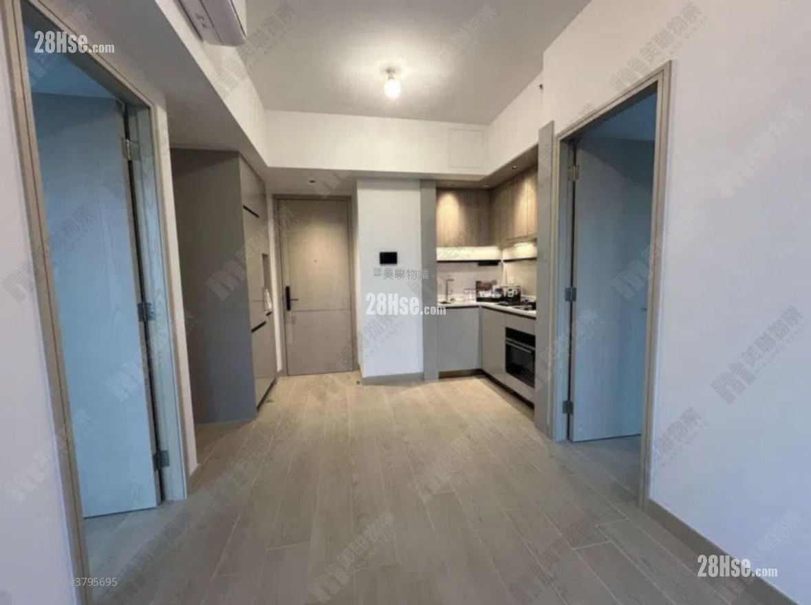 Gold Coast Bay Sell 2 Bedrooms , 1 Bathroom 417 ft²