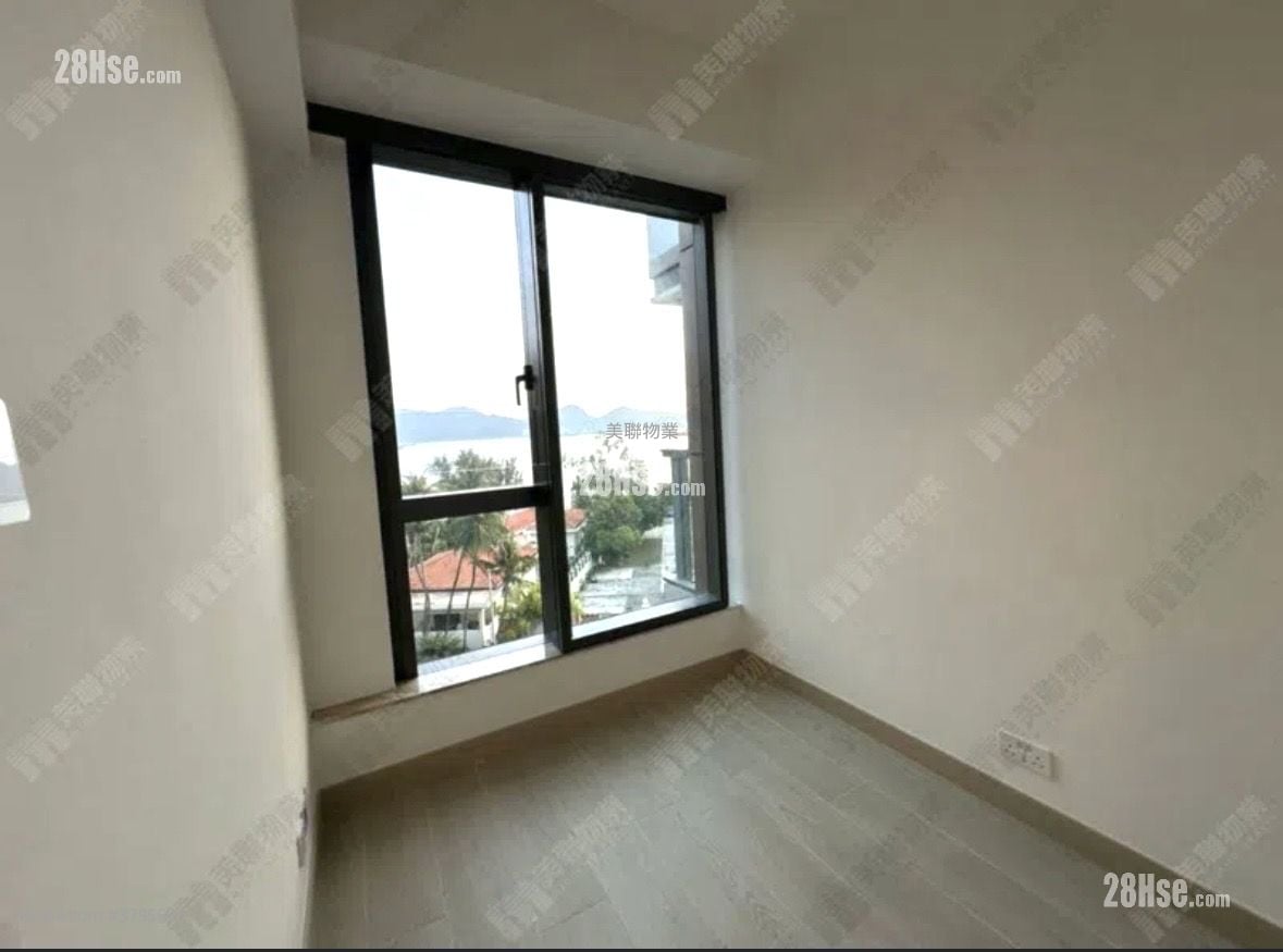 Gold Coast Bay Sell 2 Bedrooms , 1 Bathroom 417 ft²