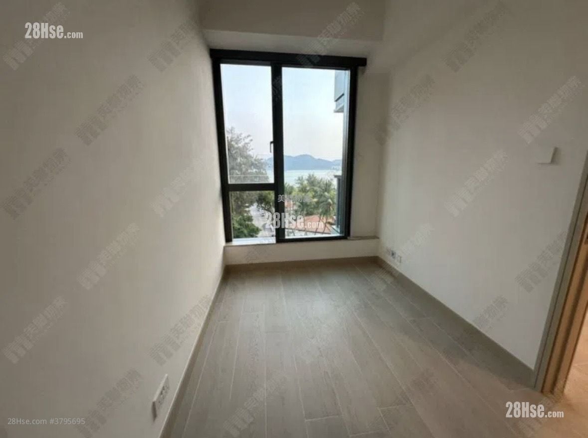 Gold Coast Bay Sell 2 Bedrooms , 1 Bathroom 417 ft²