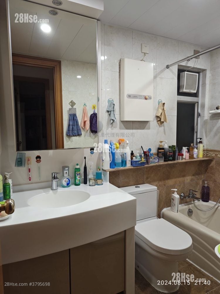 Kingswood Villas Rental 5+ Bedrooms , 2 Bathrooms 1,088 ft²