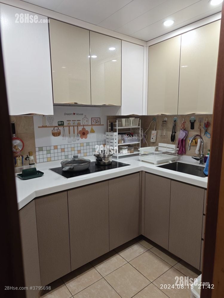 Kingswood Villas Rental 5+ Bedrooms , 2 Bathrooms 1,088 ft²