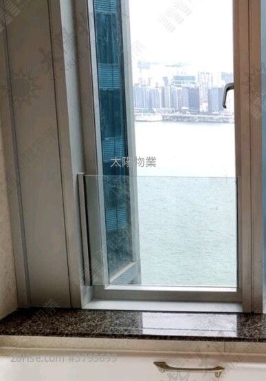 Harbourfront Landmark Sell 3 Bedrooms 1,479 ft²