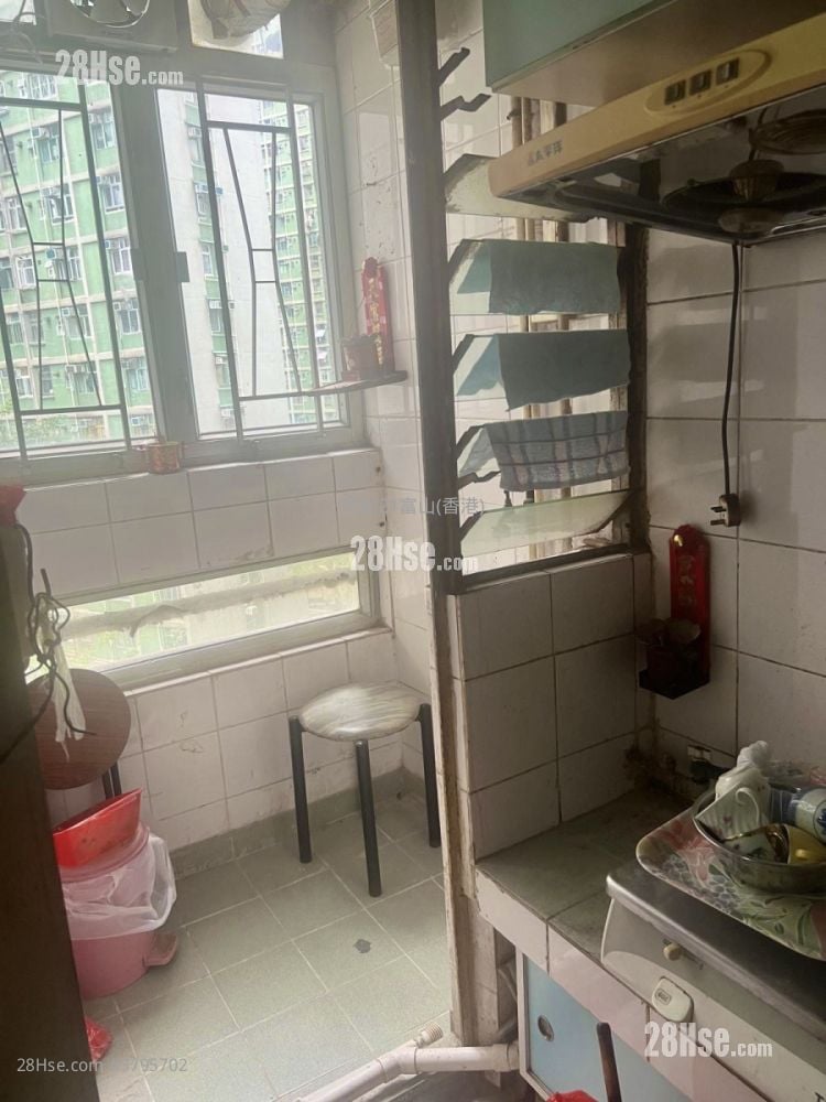 黄大仙下邨 售盘 2 房 , 1 浴室 385 平方尺