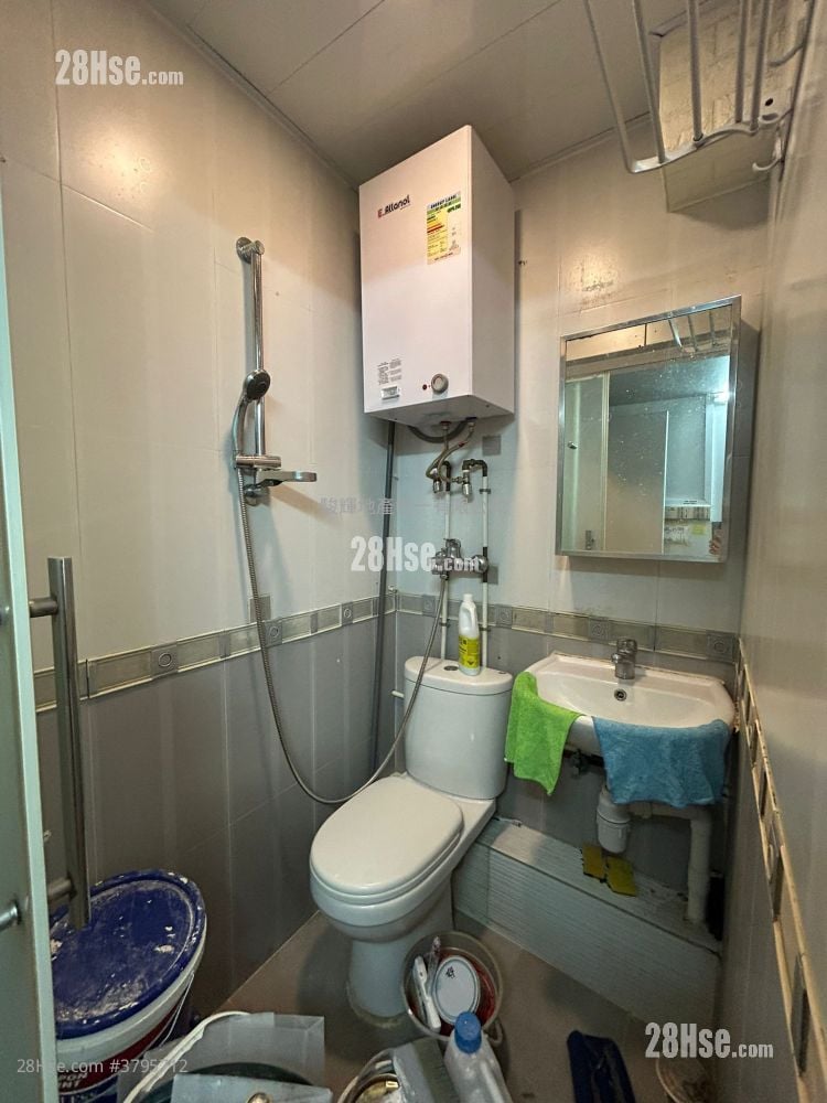 Kiu Fung Mansion Sell 4 Bedrooms , 2 Bathrooms 617 ft²