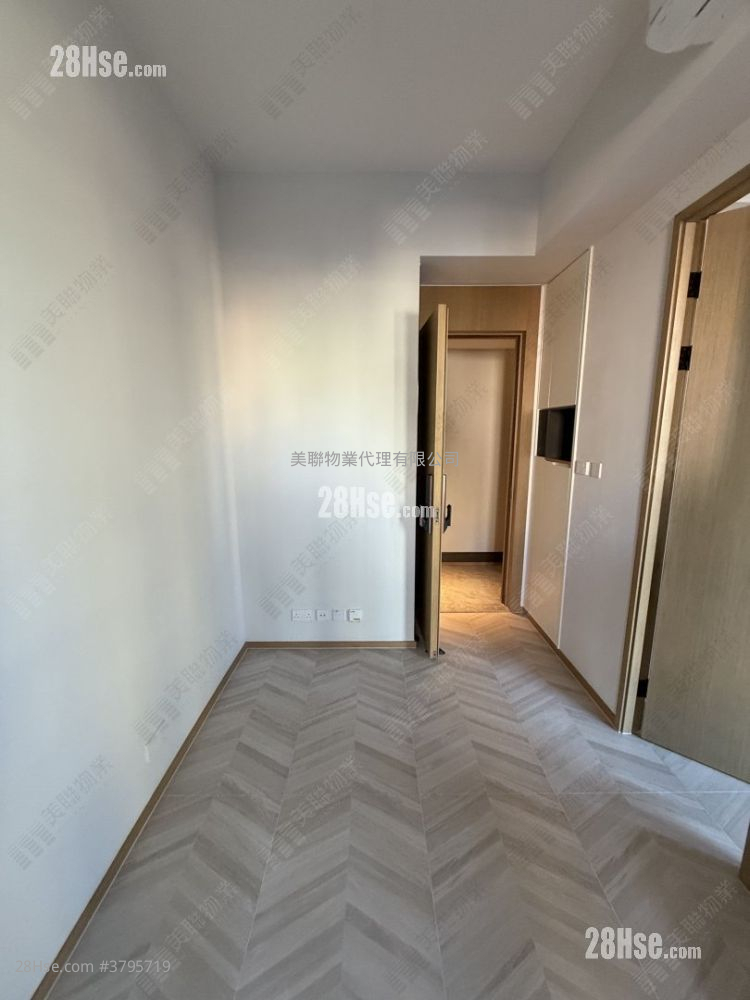 Eight Southpark Sell 1 Bedroom , 1 Bathroom 262 ft²