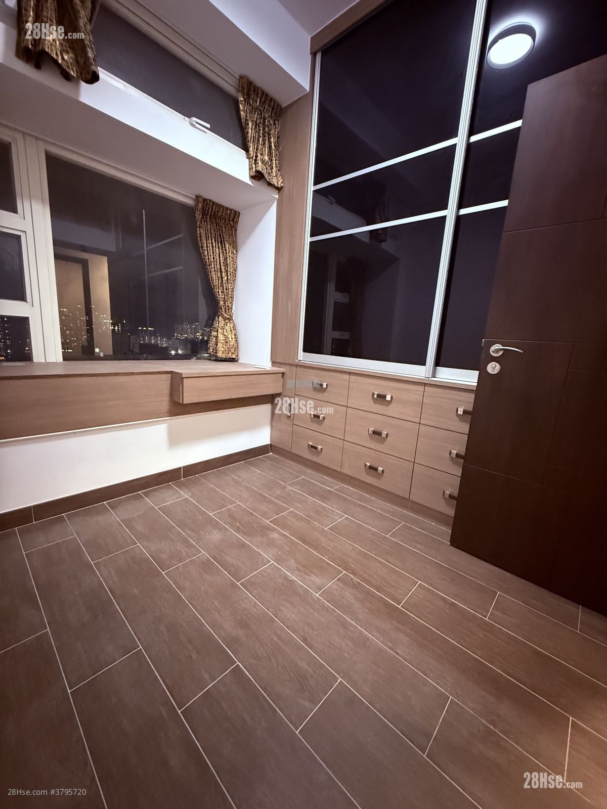 晋名峰 租盘 3 房 , 2 浴室 753 平方尺