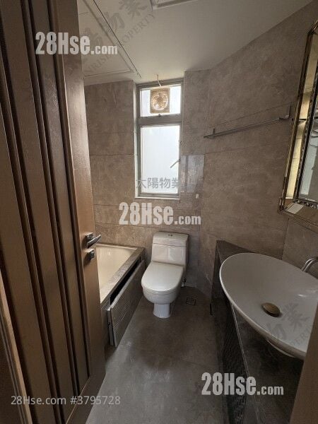 Stars By The Harbour Sell 5+ Bedrooms 1,408 ft²