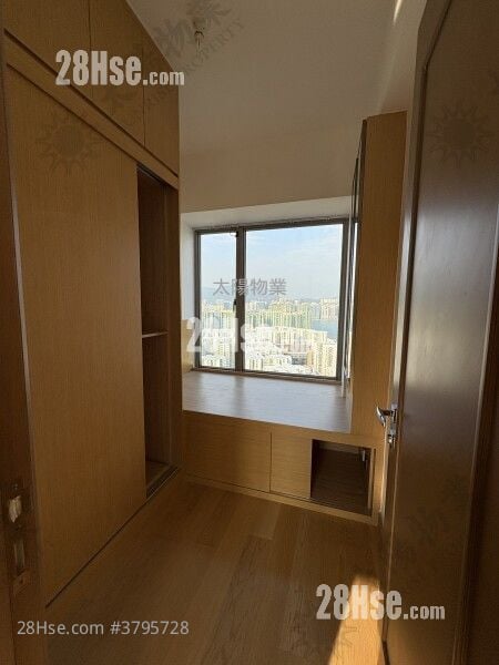 Stars By The Harbour Sell 5+ Bedrooms 1,408 ft²