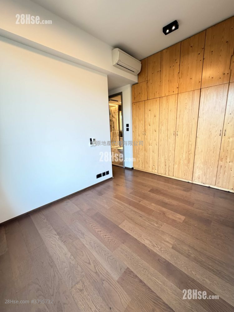 Le Pont Rental 3 Bedrooms , 2 Bathrooms 755 ft²