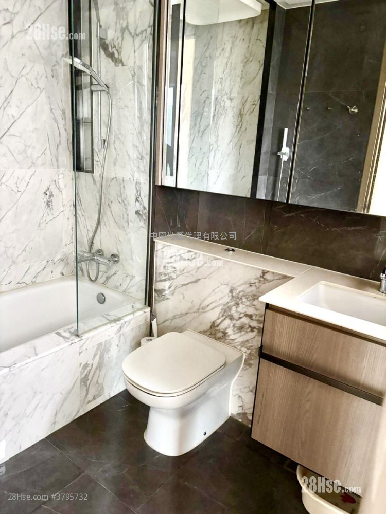 Le Pont Rental 3 Bedrooms , 2 Bathrooms 755 ft²