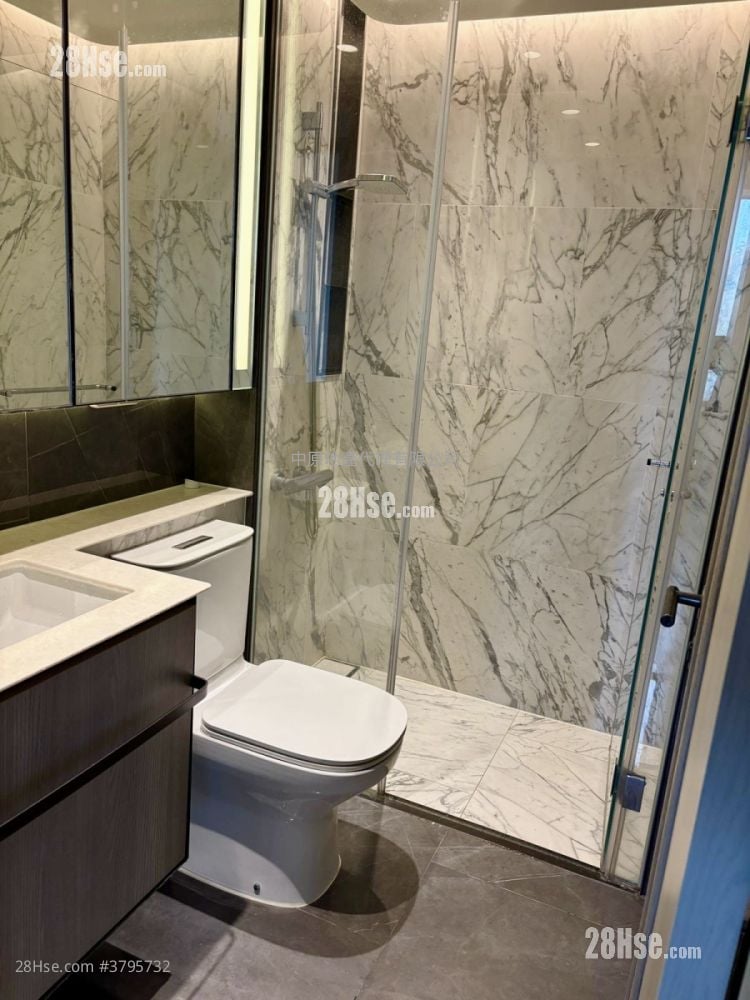 Le Pont Rental 3 Bedrooms , 2 Bathrooms 755 ft²