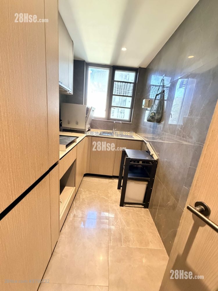 Le Pont Rental 3 Bedrooms , 2 Bathrooms 755 ft²