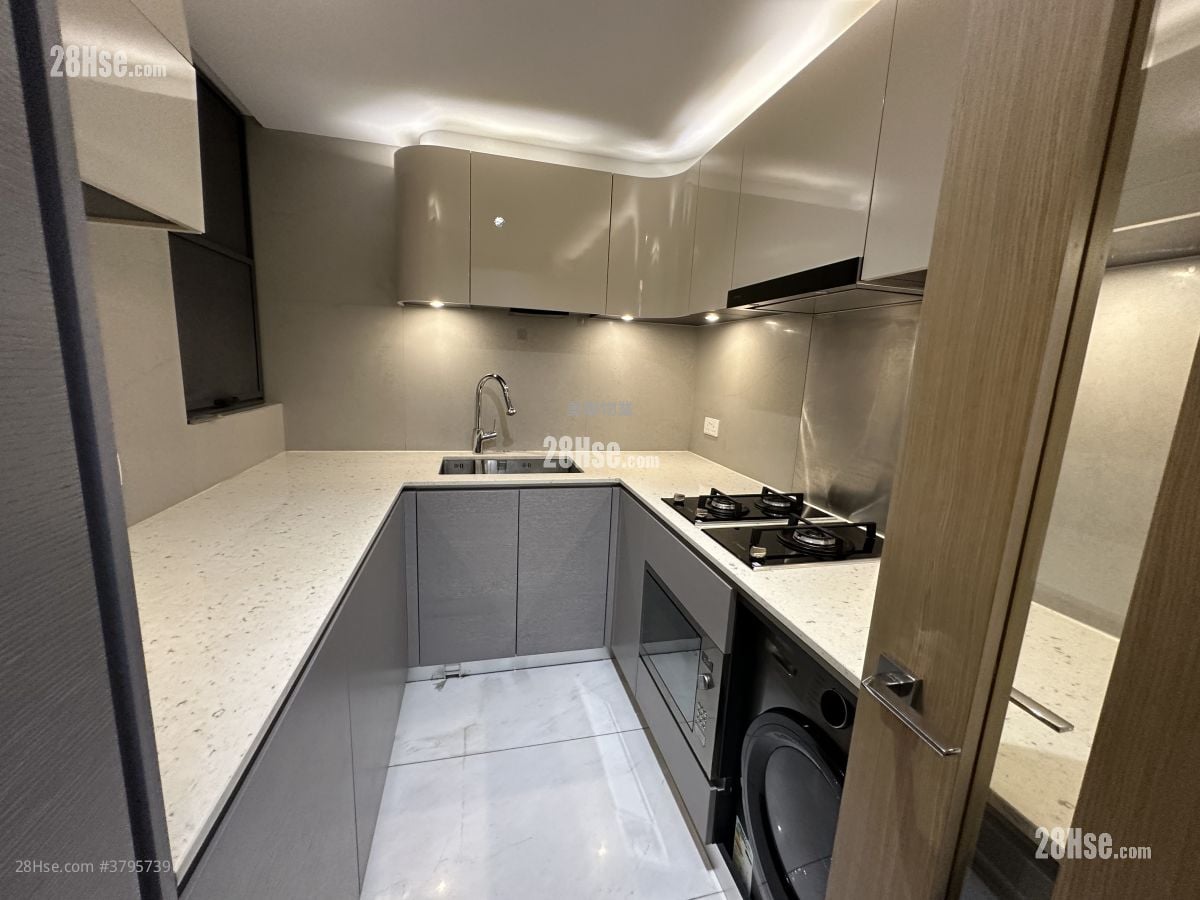 迎海 租盘 4 房 810 平方尺