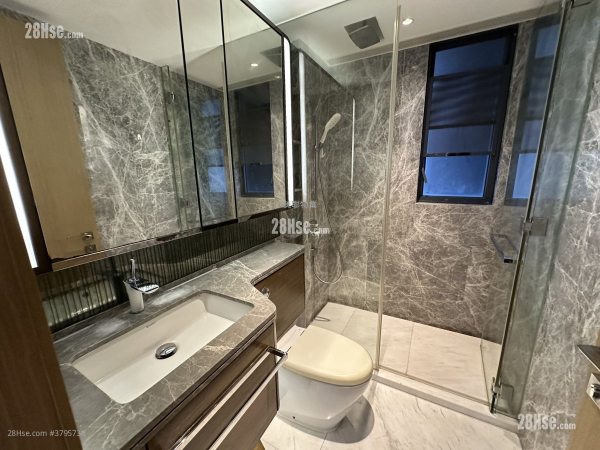 迎海 租盘 4 房 810 平方尺