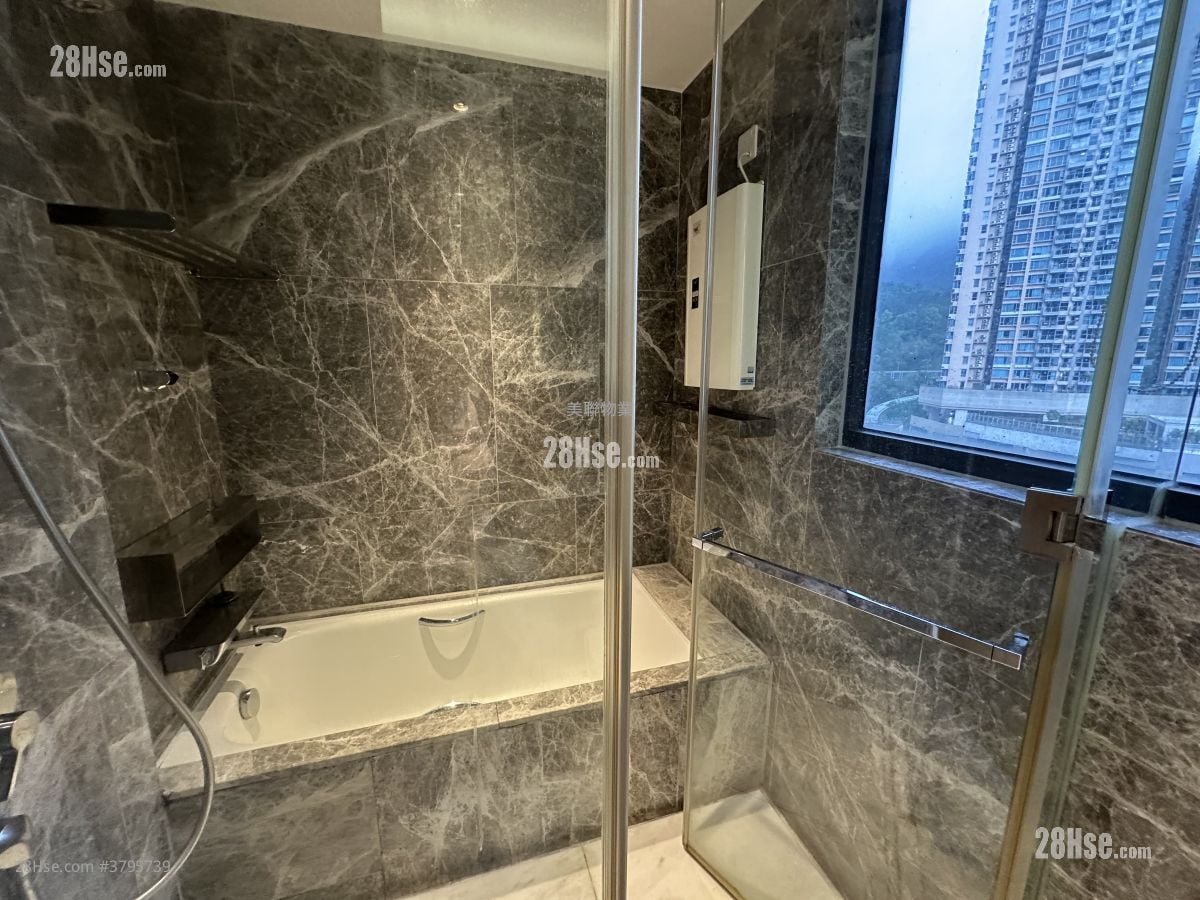 迎海 租盘 4 房 810 平方尺