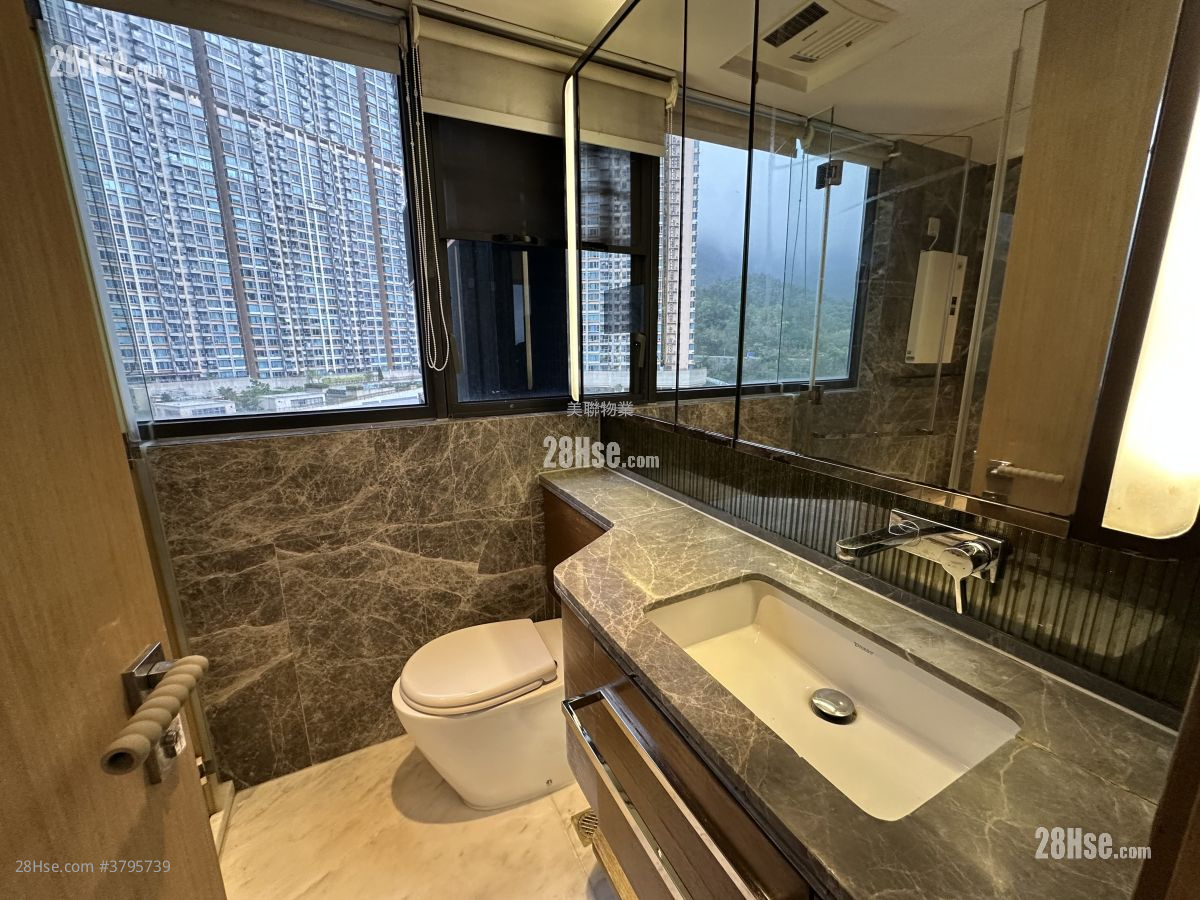 迎海 租盘 4 房 810 平方尺