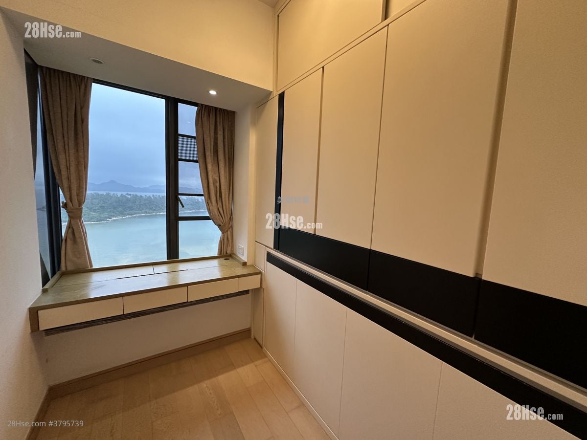 迎海 租盘 4 房 810 平方尺