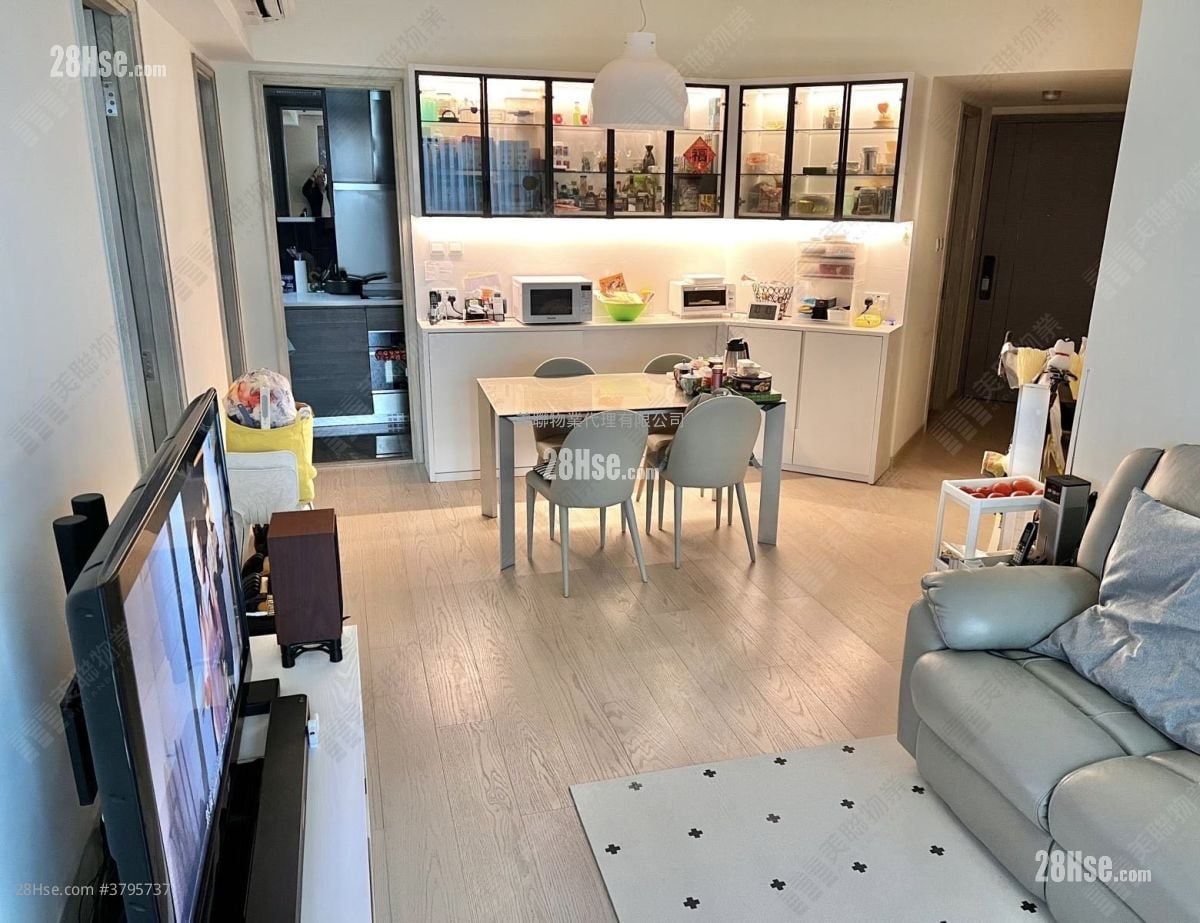 Sea To Sky Sell 3 Bedrooms , 2 Bathrooms 786 ft²