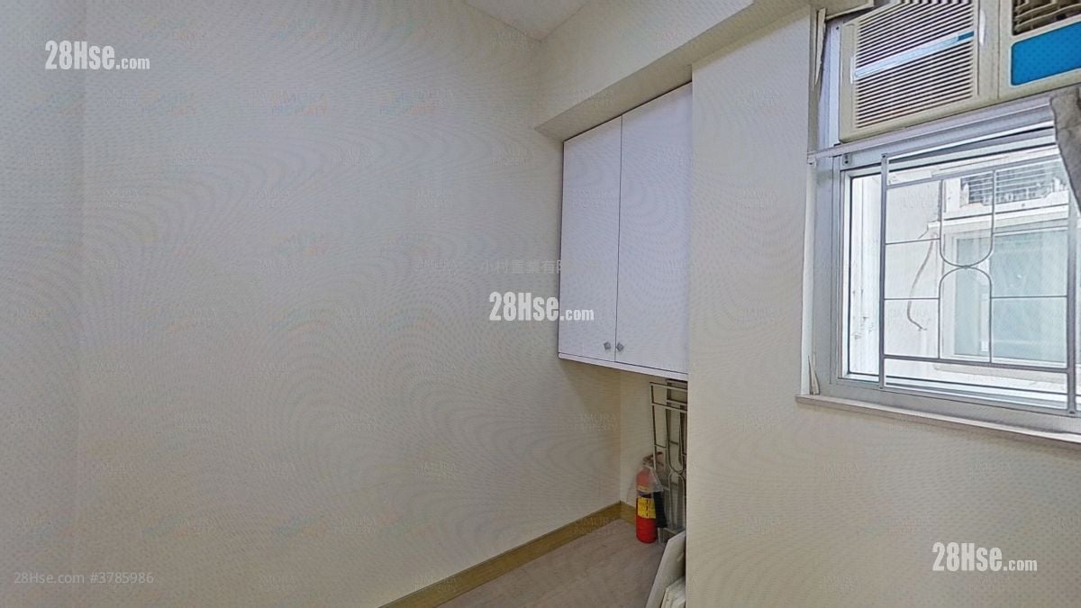 bedroom 3: Capital Building Rental 3 Bedrooms , 2 Bathrooms 439 ft²