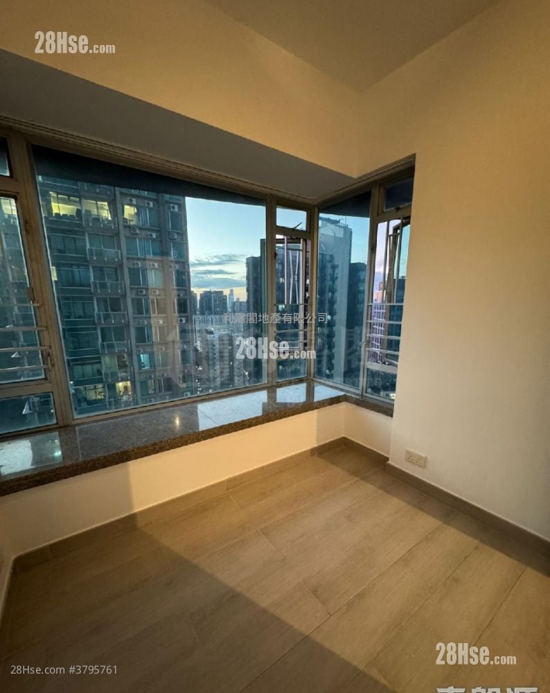 Royal Terrace Sell 2 Bedrooms , 1 Bathroom 400 ft²