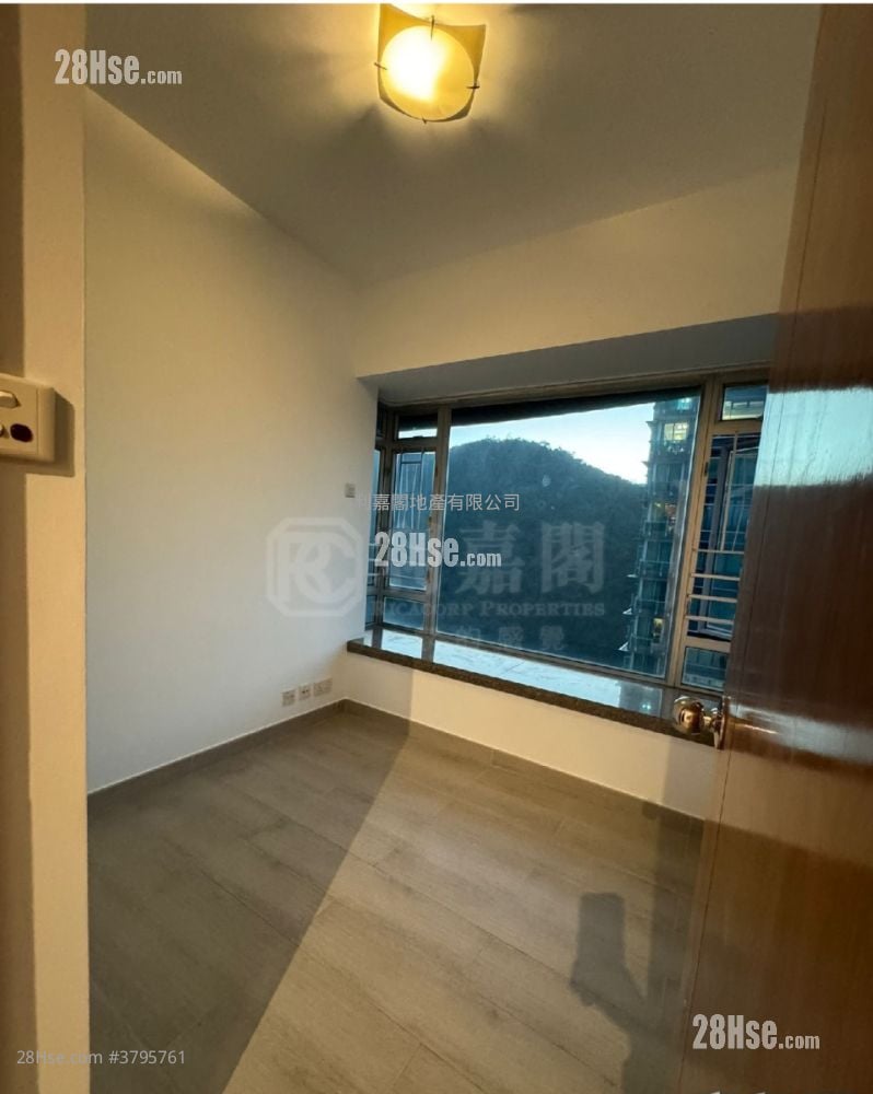 Royal Terrace Sell 2 Bedrooms , 1 Bathroom 400 ft²