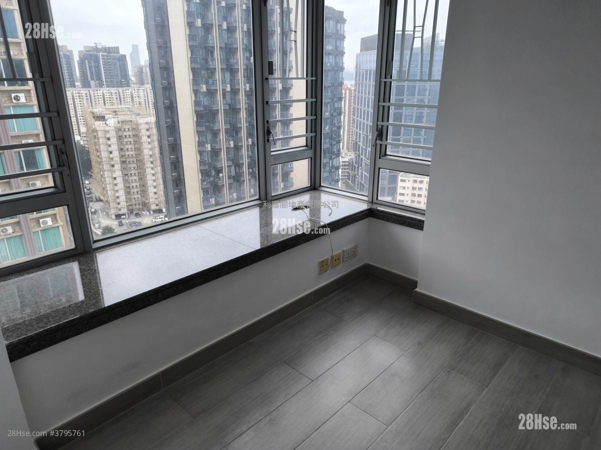 Royal Terrace Sell 2 Bedrooms , 1 Bathroom 400 ft²