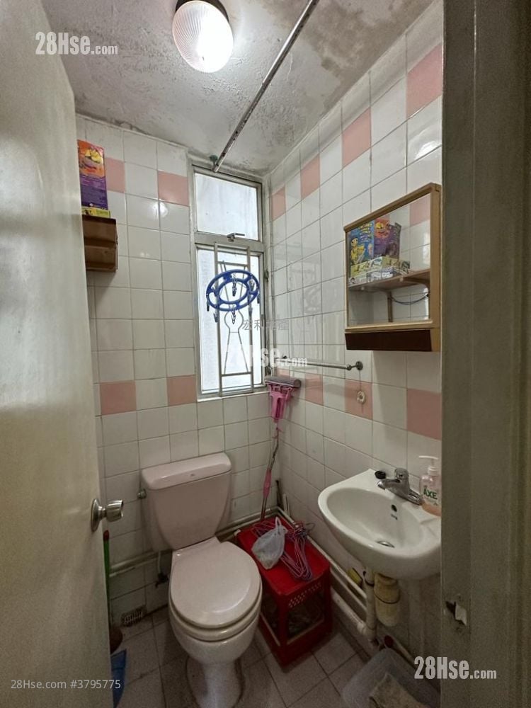 Lok Hin Terrace Sell 3 Bedrooms , 2 Bathrooms 564 ft²