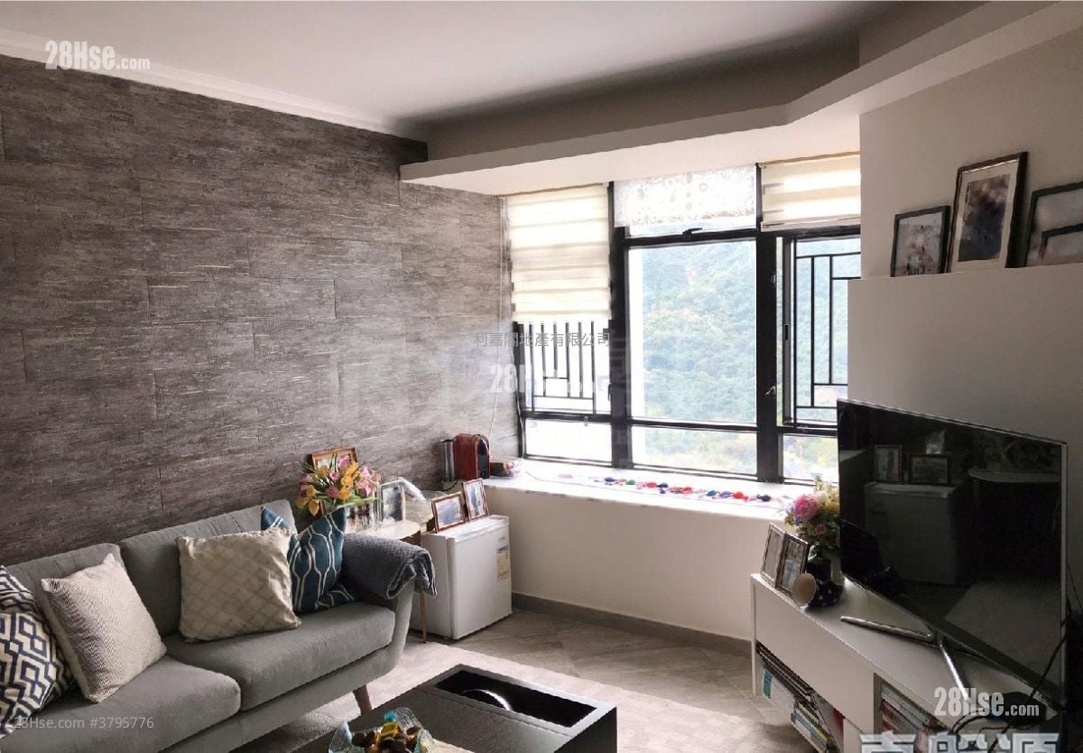 Kornhill Sell 2 Bedrooms , 1 Bathroom 596 ft²