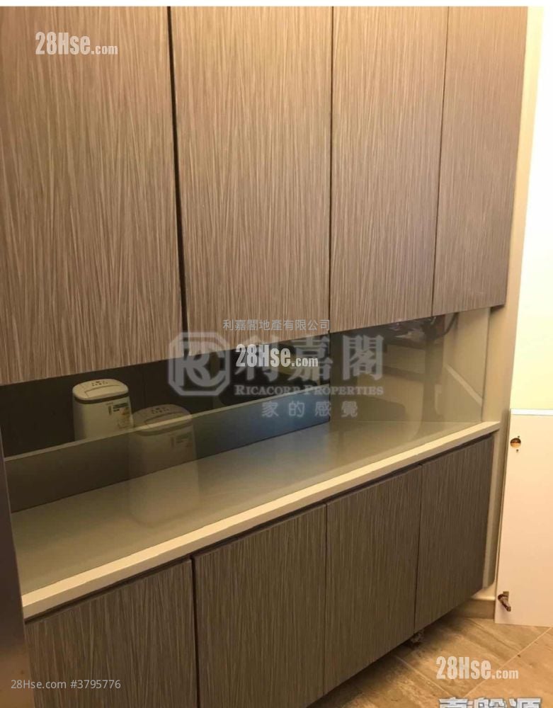 Kornhill Sell 2 Bedrooms , 1 Bathroom 596 ft²