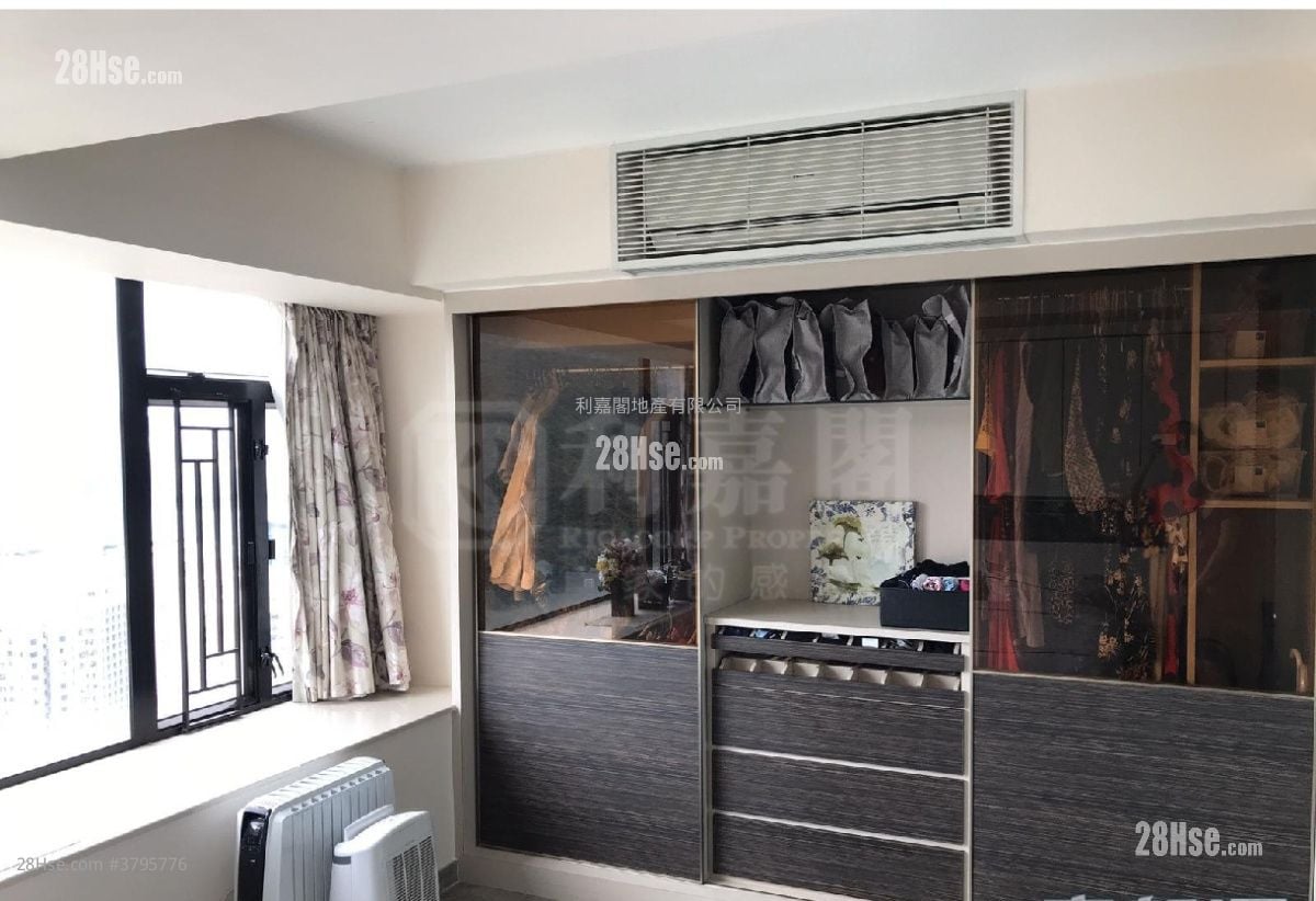 Kornhill Sell 2 Bedrooms , 1 Bathroom 596 ft²