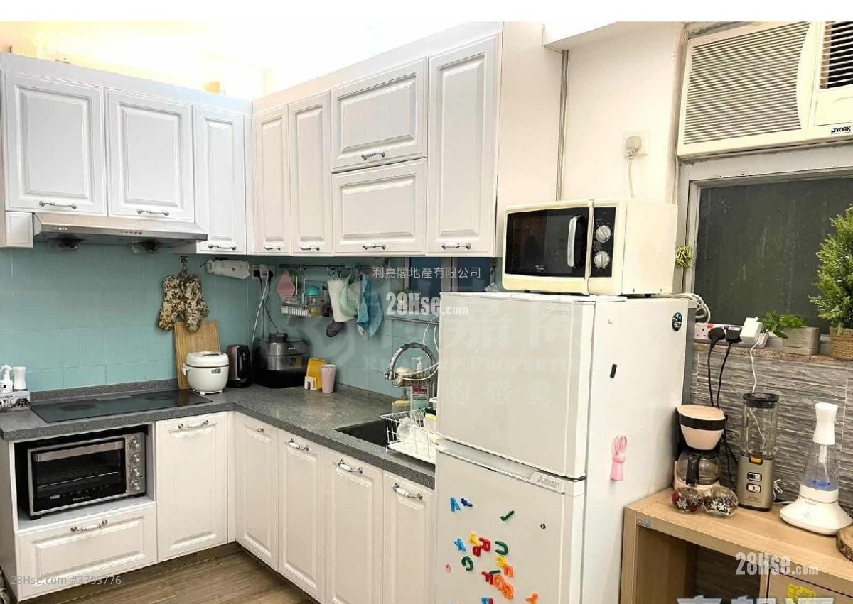 Kornhill Sell 2 Bedrooms , 1 Bathroom 596 ft²