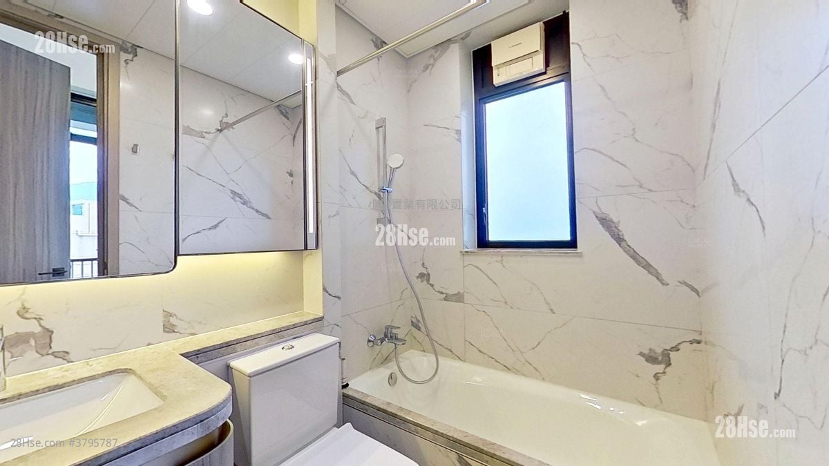 bathroom: Prince Wesidence Rental 1 Bedroom , 1 Bathroom 362 ft²