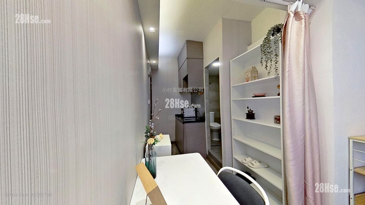 living room: Woon Yin Building Rental Studio , 1 Bathroom 150 ft²