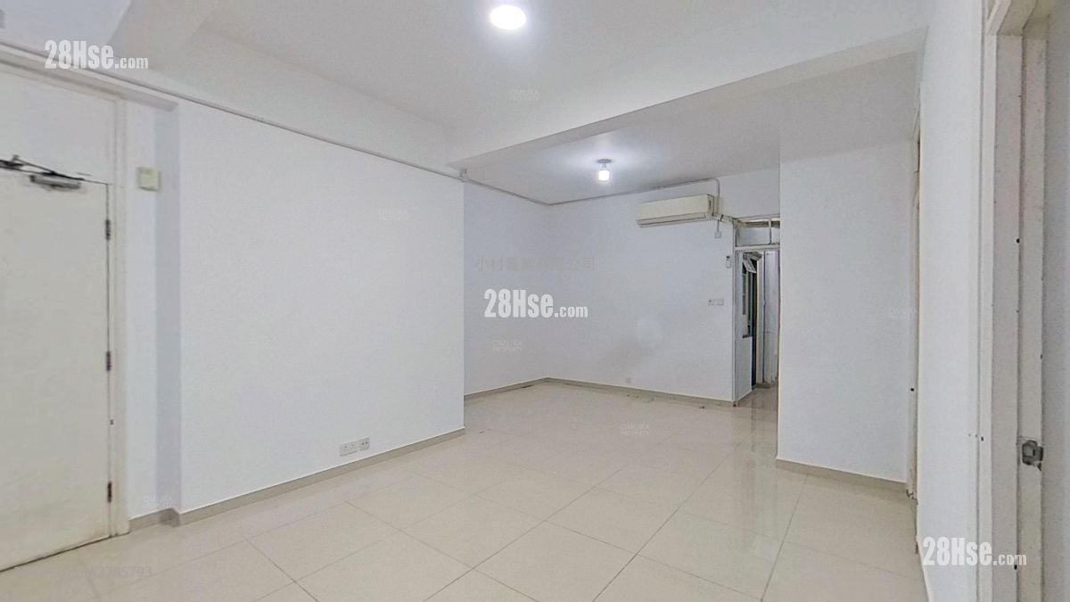 living room: Ritz Garden Apartments Rental 3 Bedrooms , 2 Bathrooms 1,097 ft²