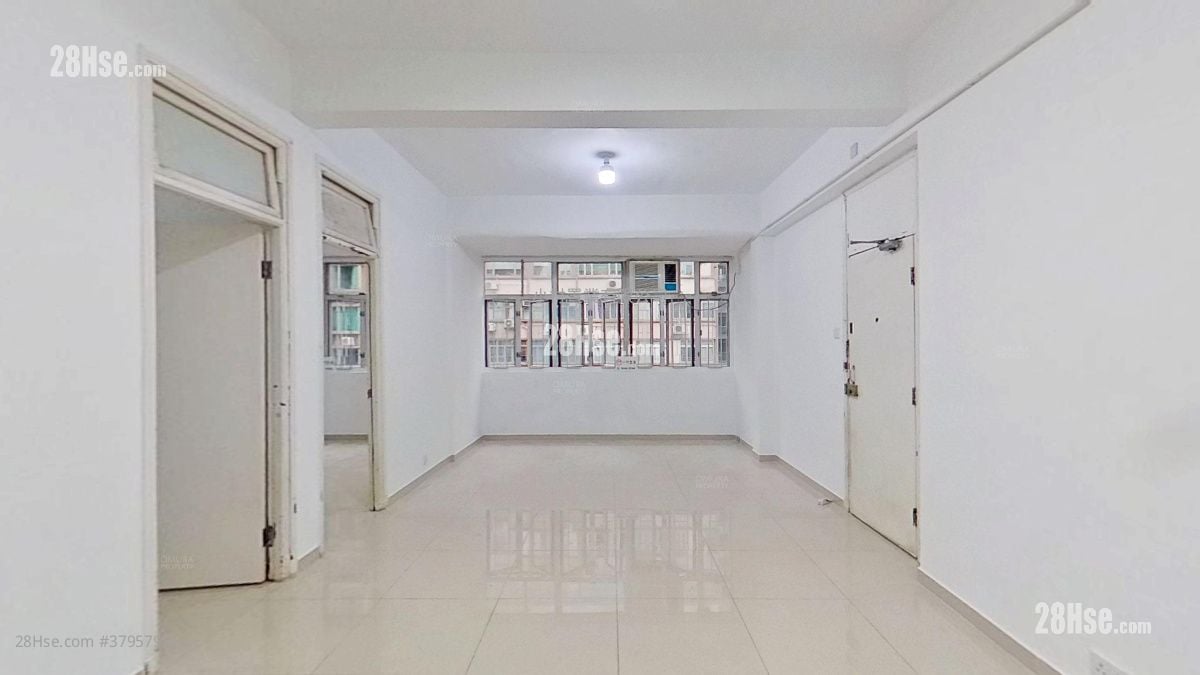 living room: Ritz Garden Apartments Rental 3 Bedrooms , 2 Bathrooms 1,097 ft²