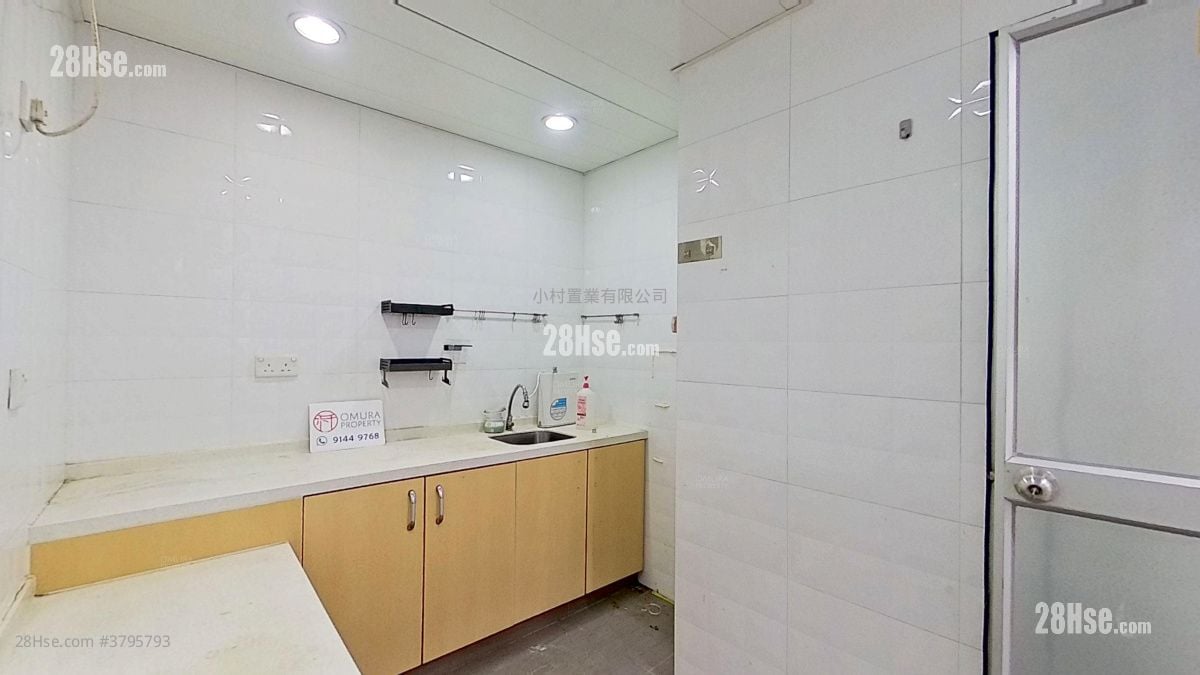 kitchen: Ritz Garden Apartments Rental 3 Bedrooms , 2 Bathrooms 1,097 ft²