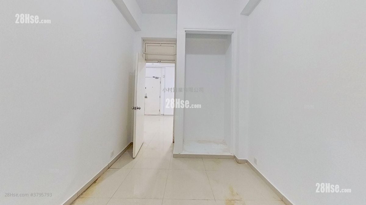 bedroom 2: Ritz Garden Apartments Rental 3 Bedrooms , 2 Bathrooms 1,097 ft²