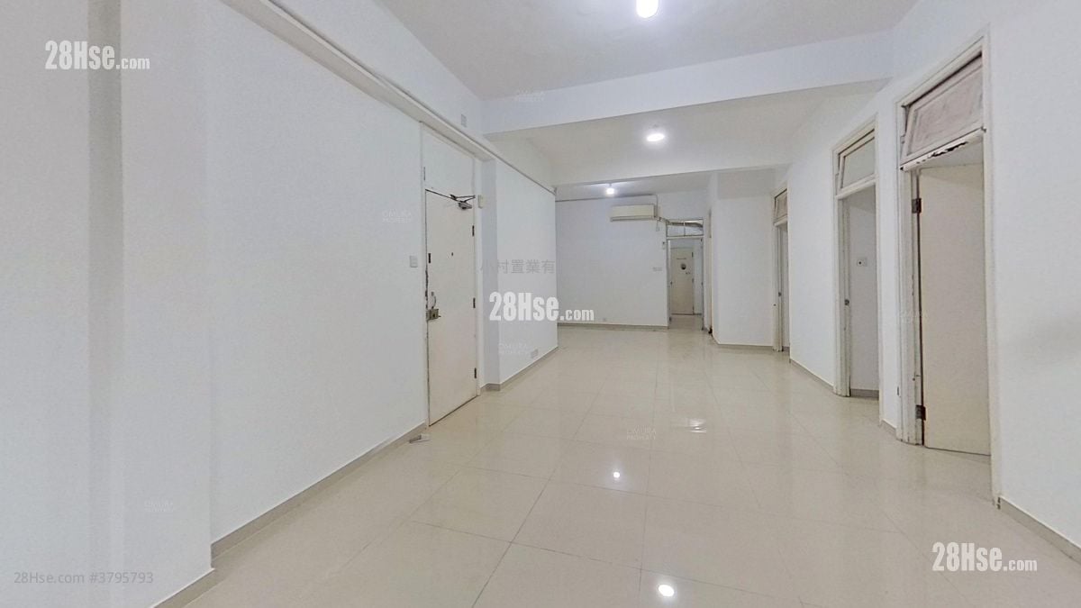 living room: Ritz Garden Apartments Rental 3 Bedrooms , 2 Bathrooms 1,097 ft²