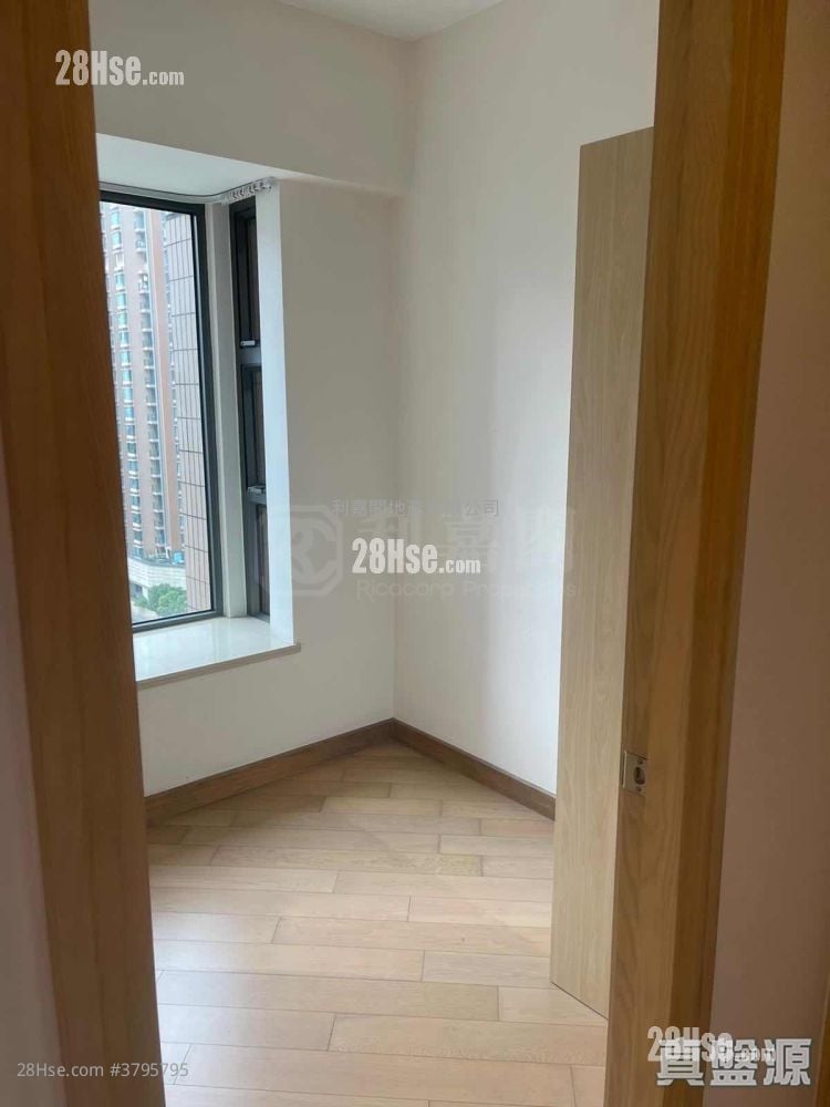 Yoho Midtown Rental 2 Bedrooms , 1 Bathroom 475 ft²