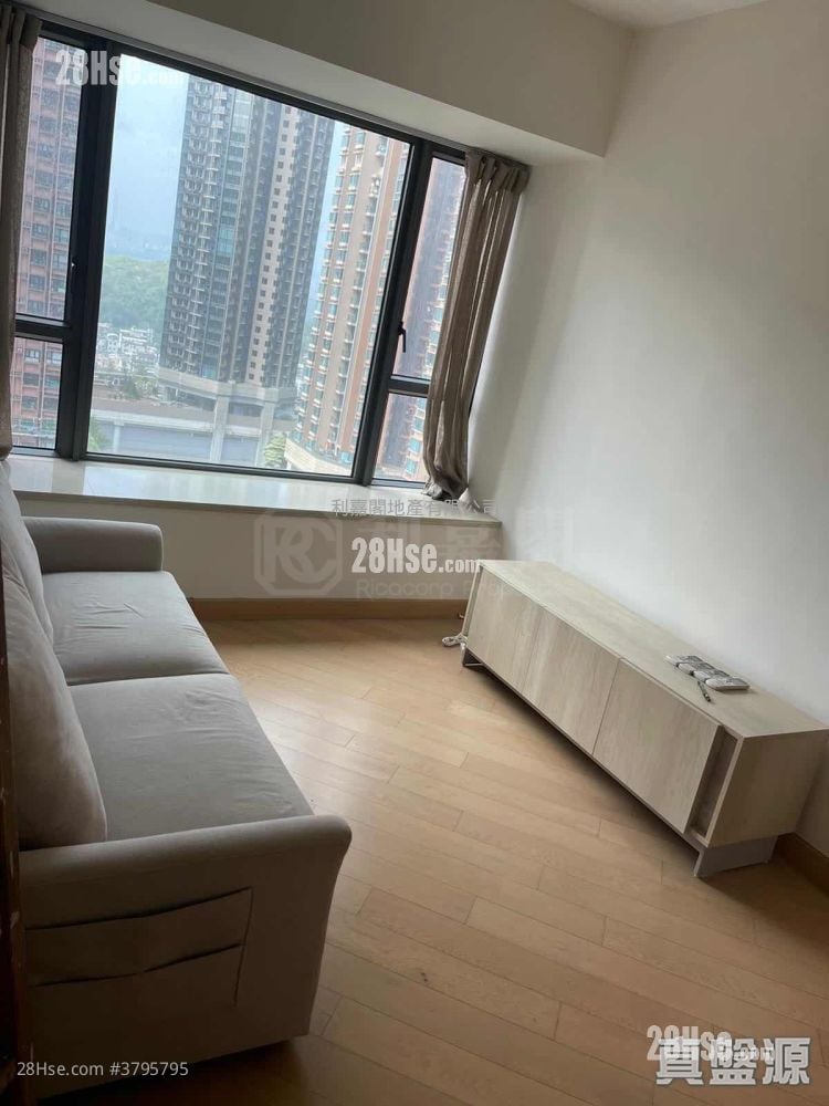 Yoho Midtown Rental 2 Bedrooms , 1 Bathroom 475 ft²