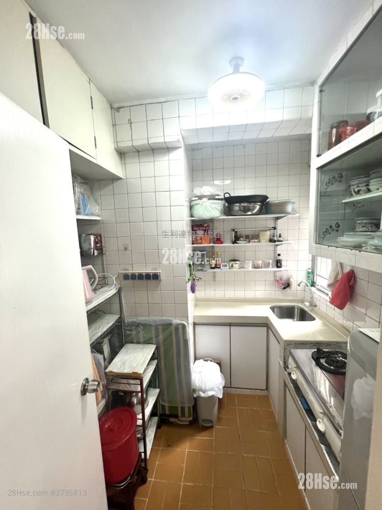 kitchen: Wyler Garden Sell 2 Bedrooms , 1 Bathroom 335 ft²